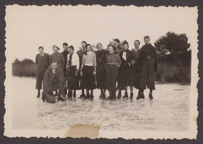 Winter 1936 IJzeren man in Geldrop
Allemaal netjes op de foto